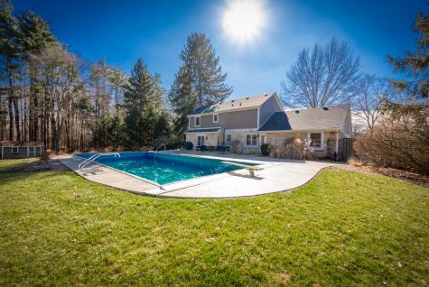 635 Sugarbush Drive Zionsville IN 46077