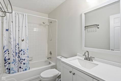 8953 Baywood Circle Indianapolis IN 46256