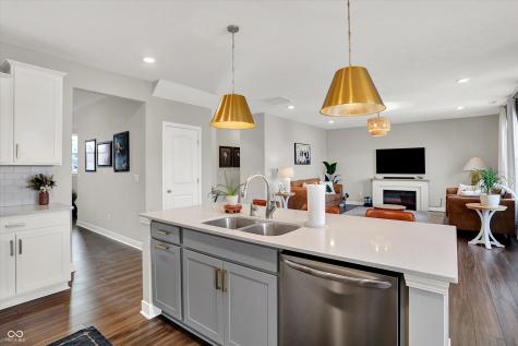 2724 Daisy Court Columbus IN 47201