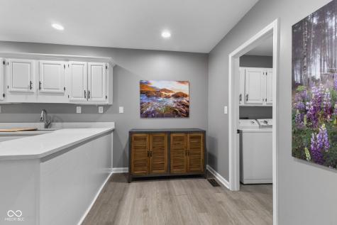 8103 Clearwater Parkway Indianapolis IN 46240