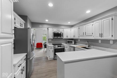 8103 Clearwater Parkway Indianapolis IN 46240