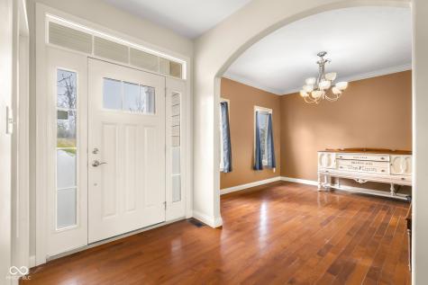 1935 Brookfield Court Columbus IN 47201