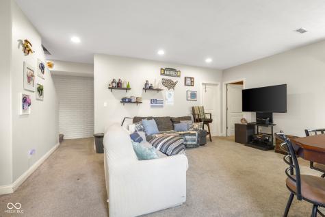 1935 Brookfield Court Columbus IN 47201