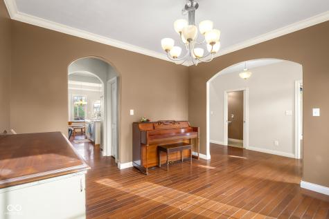 1935 Brookfield Court Columbus IN 47201