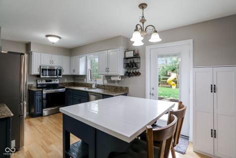 8466 Hill Pine Court Indianapolis IN 46227