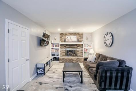 8466 Hill Pine Court Indianapolis IN 46227