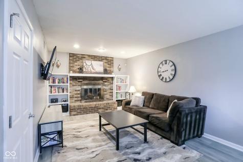 8466 Hill Pine Court Indianapolis IN 46227