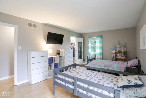 8466 Hill Pine Court Indianapolis IN 46227