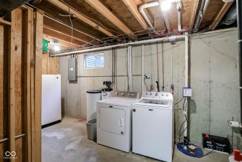 8466 Hill Pine Court Indianapolis IN 46227