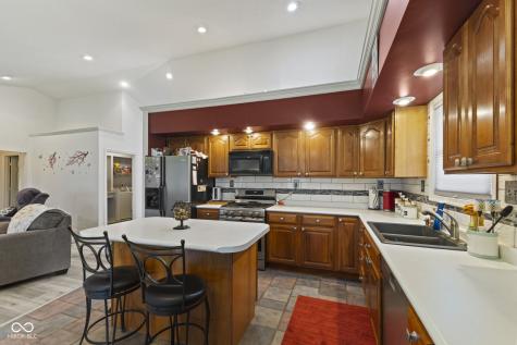 4012 S Loganberry Court New Palestine IN 46163