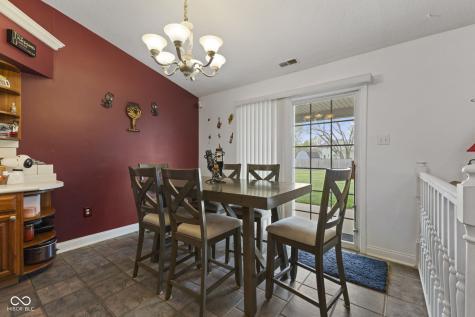 4012 S Loganberry Court New Palestine IN 46163