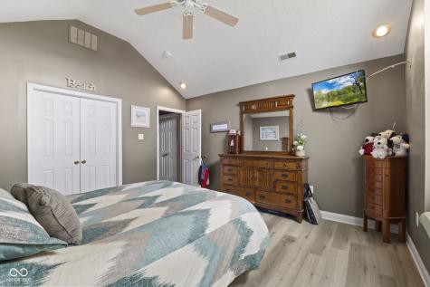 4012 S Loganberry Court New Palestine IN 46163