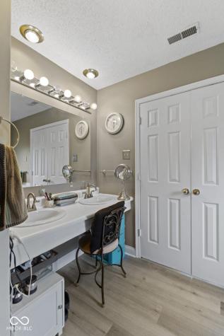 4012 S Loganberry Court New Palestine IN 46163