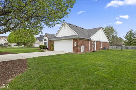 4012 S Loganberry Court New Palestine IN 46163