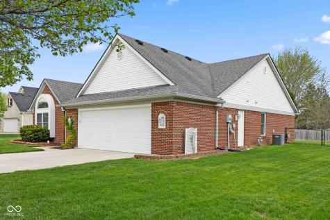 4012 S Loganberry Court New Palestine IN 46163