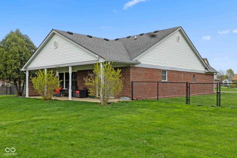 4012 S Loganberry Court New Palestine IN 46163