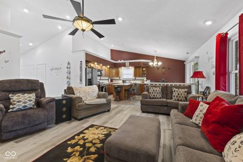 4012 S Loganberry Court New Palestine IN 46163