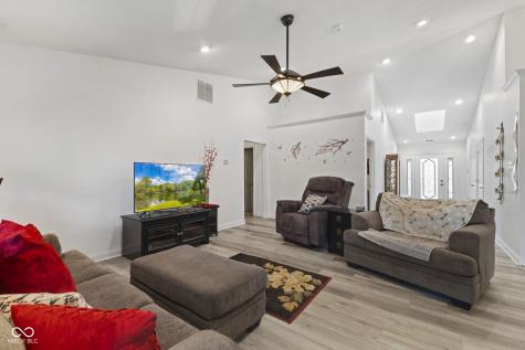 4012 S Loganberry Court New Palestine IN 46163