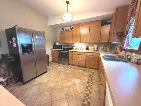 808 N 700 E Franklin IN 46131