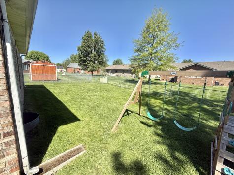 1251 Pin Oak Circle Seymour IN 47274