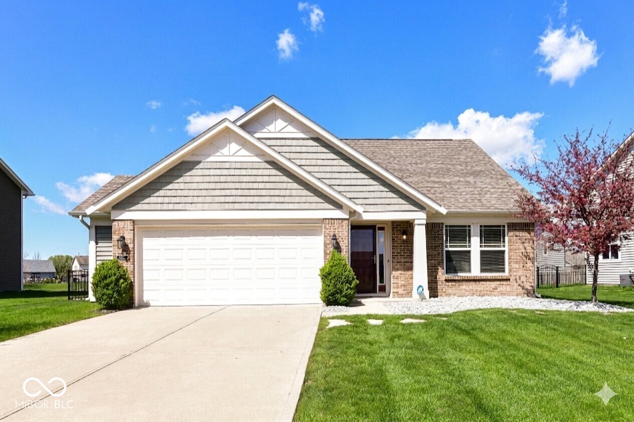 6236 N Woods Edge Court Mccordsville IN 46055