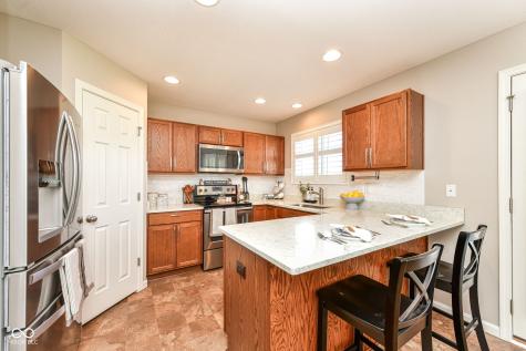 6236 N Woods Edge Court Mccordsville IN 46055