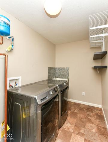 6236 N Woods Edge Court Mccordsville IN 46055