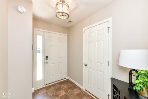 6236 N Woods Edge Court Mccordsville IN 46055