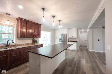 9861 Oakleaf Way Mccordsville IN 46055