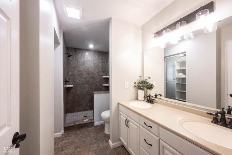 9861 Oakleaf Way Mccordsville IN 46055