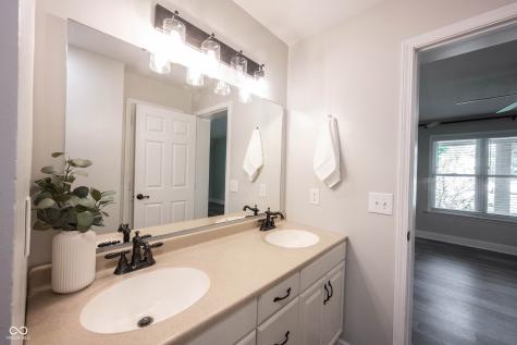 9861 Oakleaf Way Mccordsville IN 46055