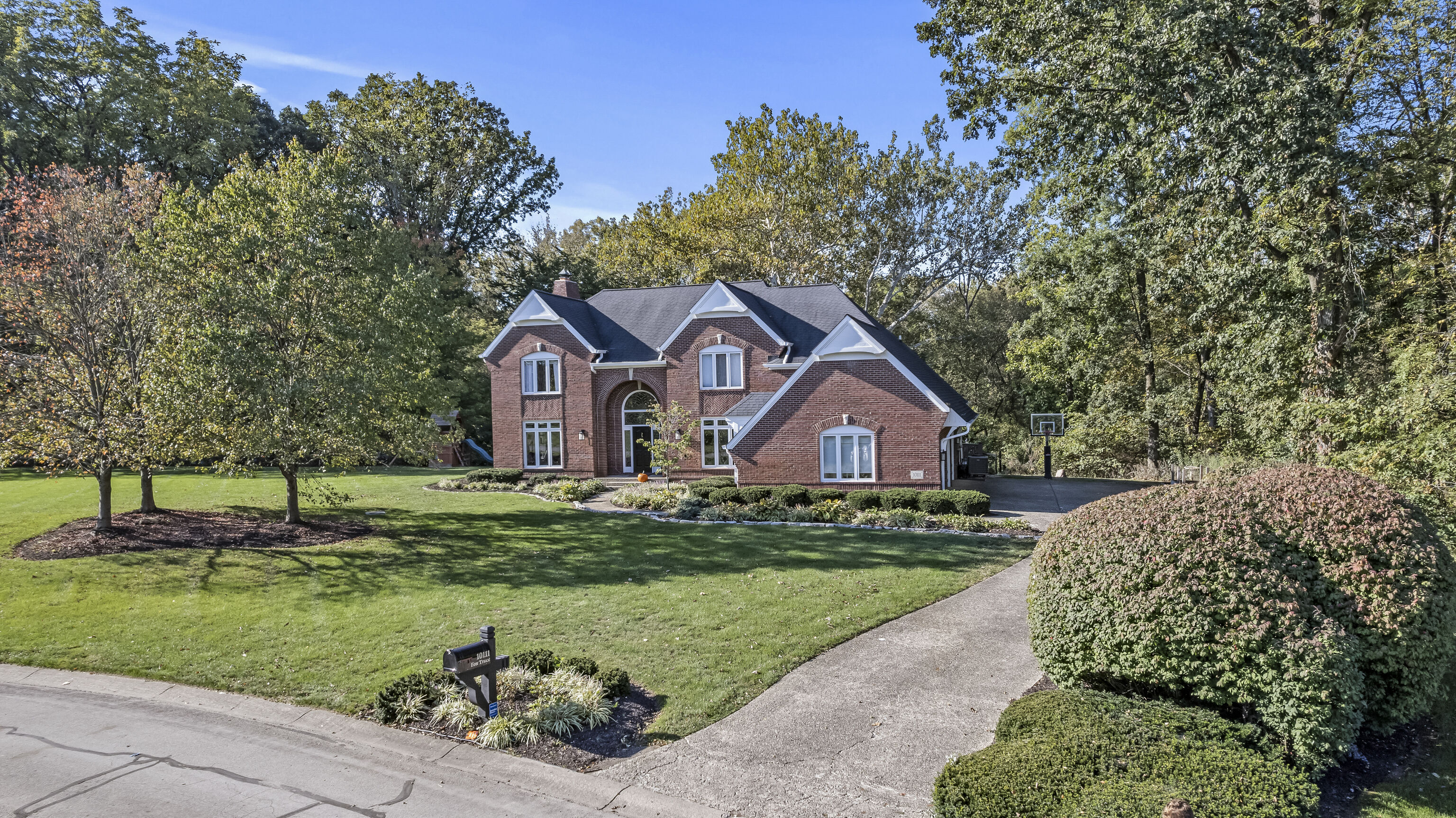 10111 Fox Trace Zionsville IN 46077