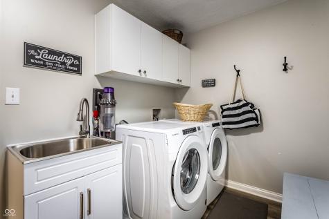 8475 Bluefin Circle Indianapolis IN 46236