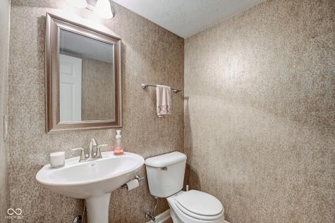 994 2nd Avenue NW Carmel IN 46032