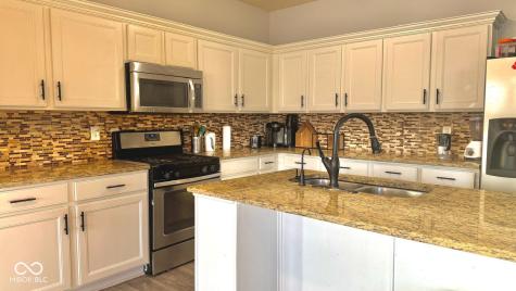 2125 Lakecrest Drive Columbus IN 47201