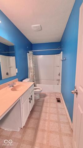 2125 Lakecrest Drive Columbus IN 47201