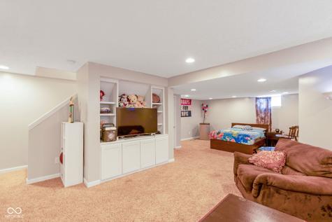 525 Viburnum Run Westfield IN 46074
