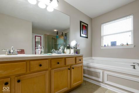525 Viburnum Run Westfield IN 46074