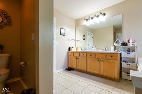 525 Viburnum Run Westfield IN 46074