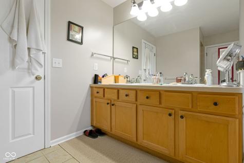 525 Viburnum Run Westfield IN 46074