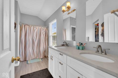8626 Golden Falls Circle Avon IN 46123