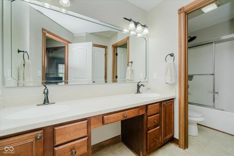 7178 Lockford Walk N Avon IN 46123