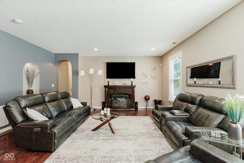 823 Colin Drive Avon IN 46123
