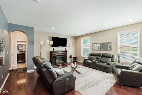 823 Colin Drive Avon IN 46123