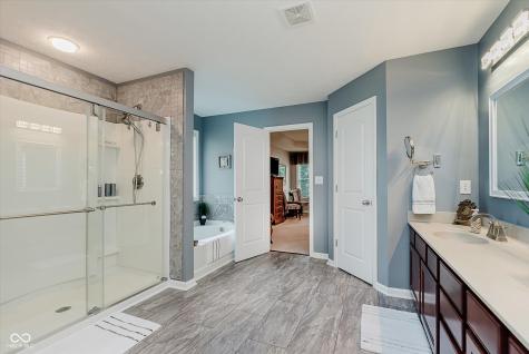 823 Colin Drive Avon IN 46123