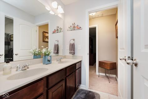 823 Colin Drive Avon IN 46123