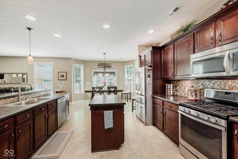823 Colin Drive Avon IN 46123