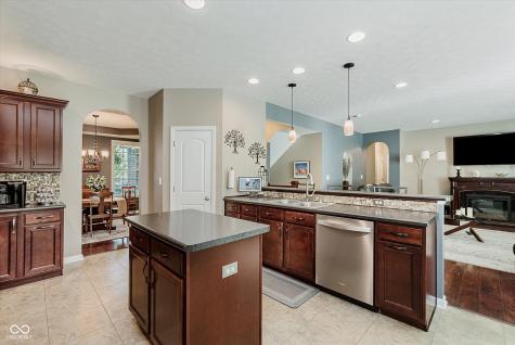 823 Colin Drive Avon IN 46123