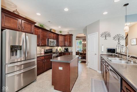 823 Colin Drive Avon IN 46123