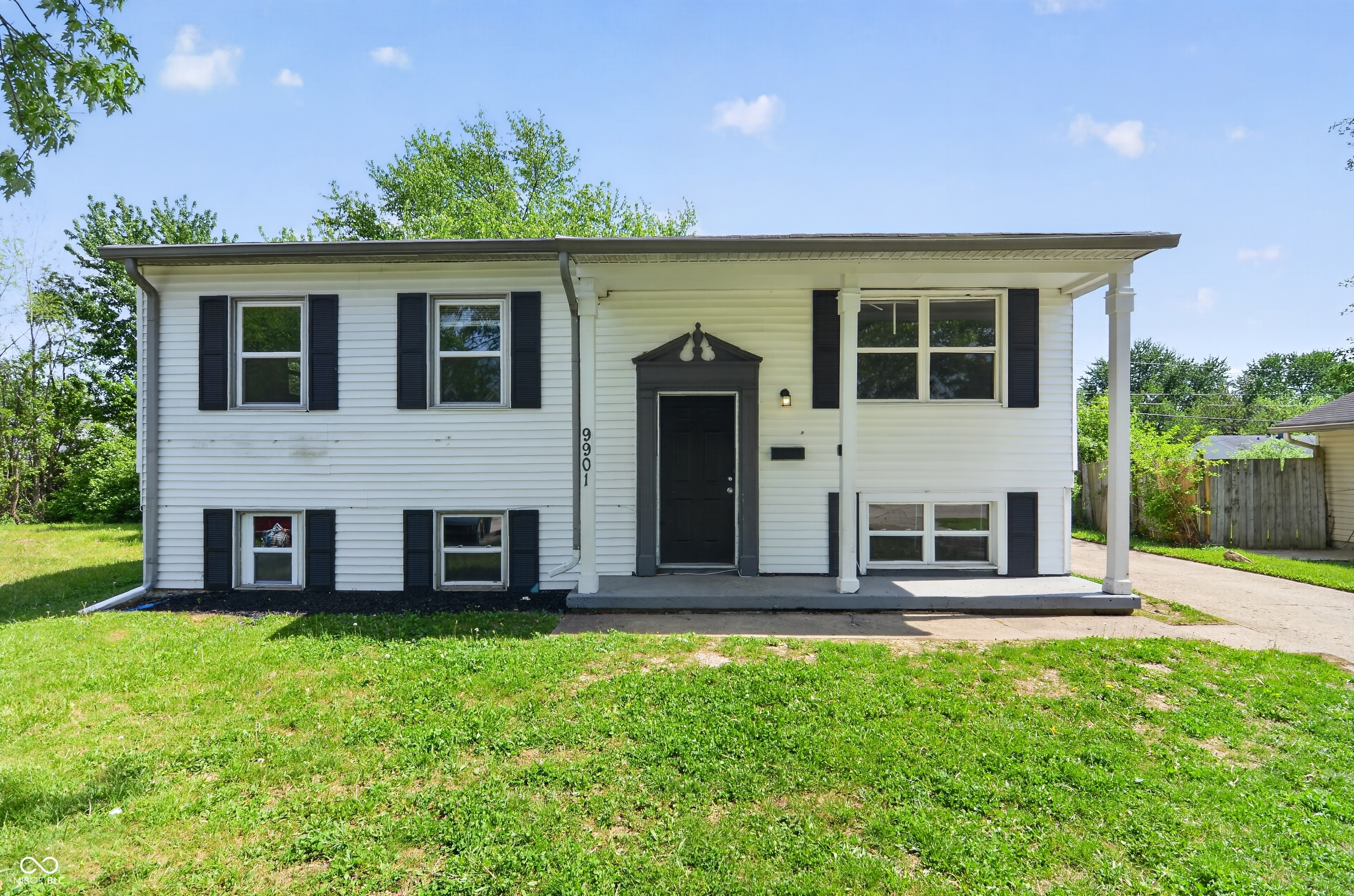 9901 Strathmore Court Indianapolis IN 46235